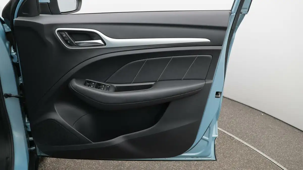 2021-mg-zs-suv-e-exclusive-ev-big-15