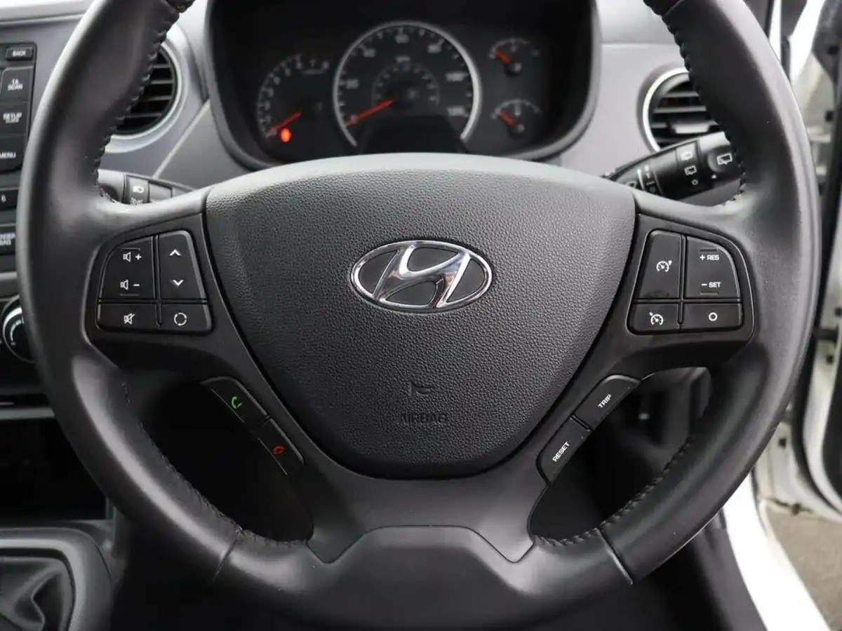 2017-hyundai-i10-12-premium-big-22