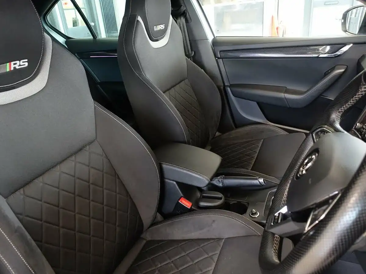 2019-skoda-octavia-20tdi-vrs-hatchback-big-12