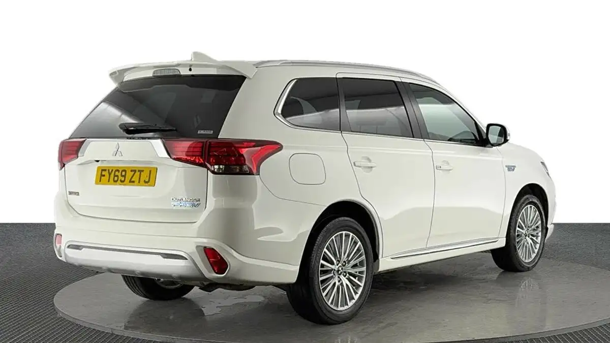2019-mitsubishi-outlander-24-4h-phev-big-3