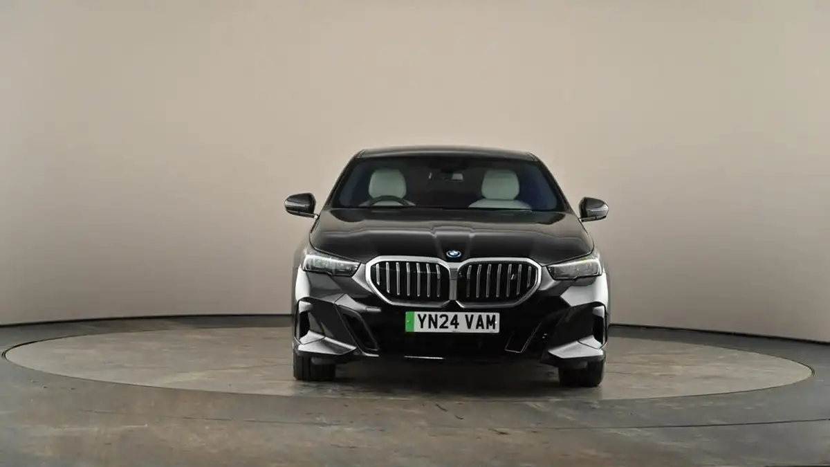 2024-bmw-5-series-e-i5-edrive40-m-sport-saloon-4d-big-8
