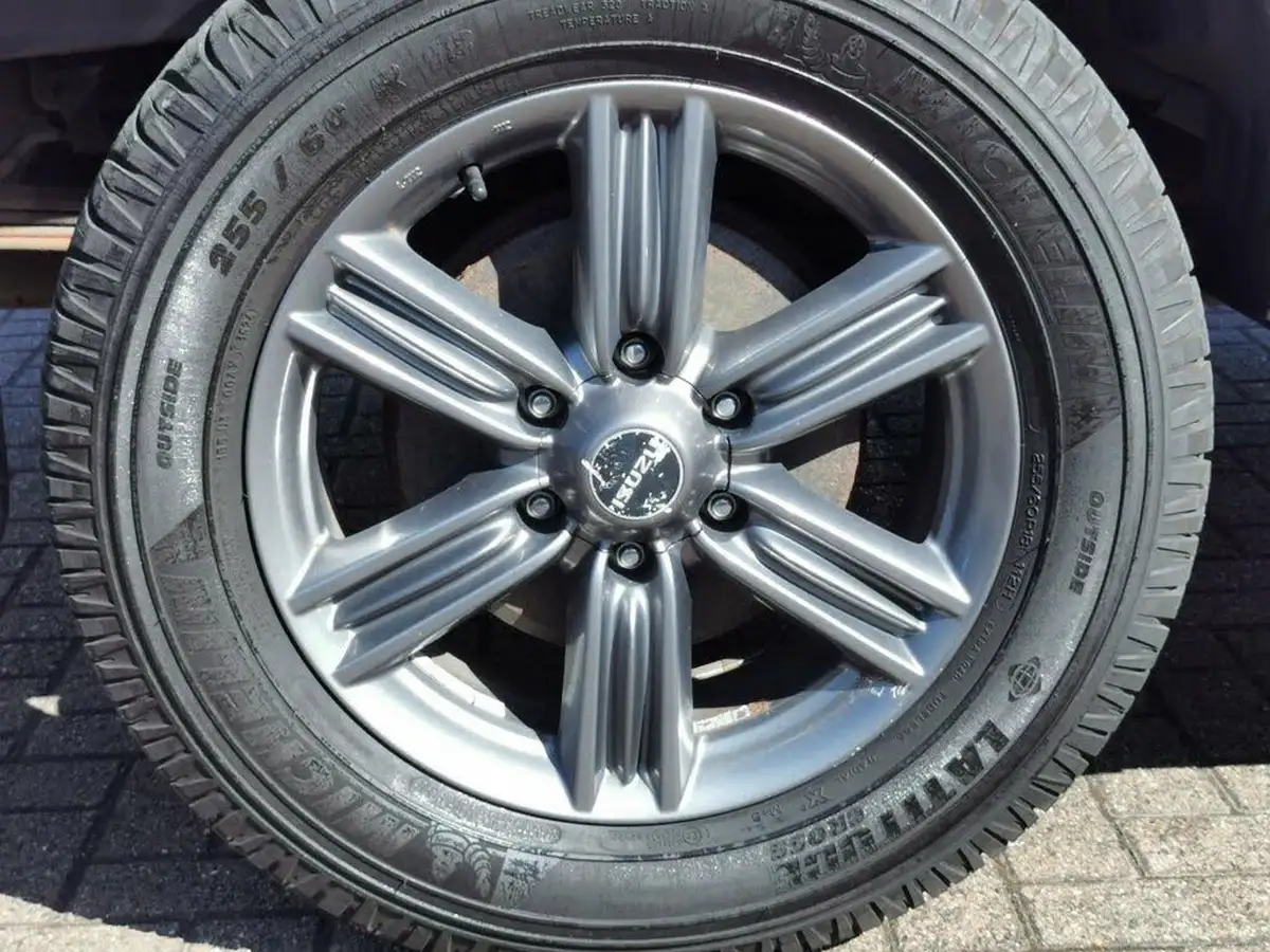 2018-isuzu-d-max-19td-blade-auto-big-29
