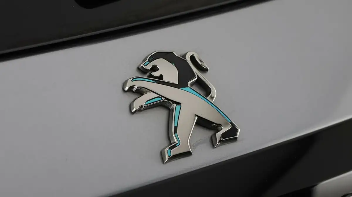 2021-peugeot-208-e-gt-50kwh-big-18