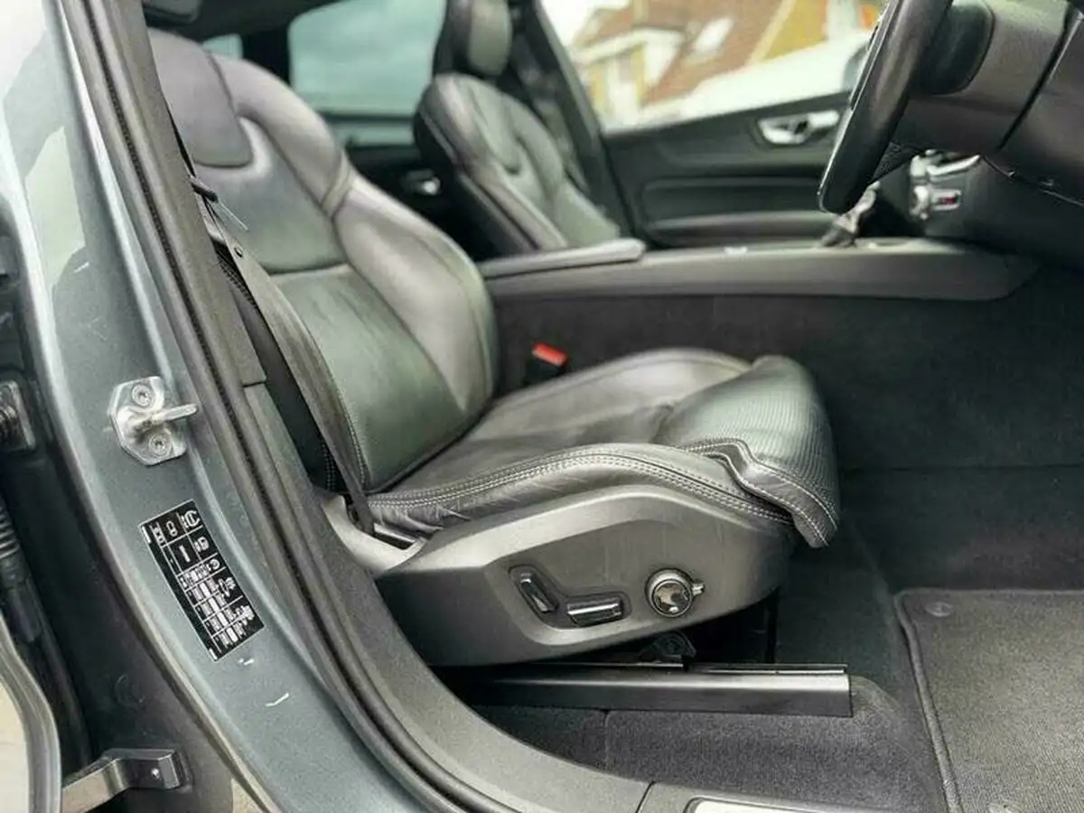 2018-volvo-xc60-20td-d4-inscription-pro-4x4-geartronic-big-31