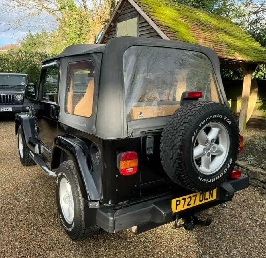 1997-jeep-wrangler-40-sahara-hard-big-14