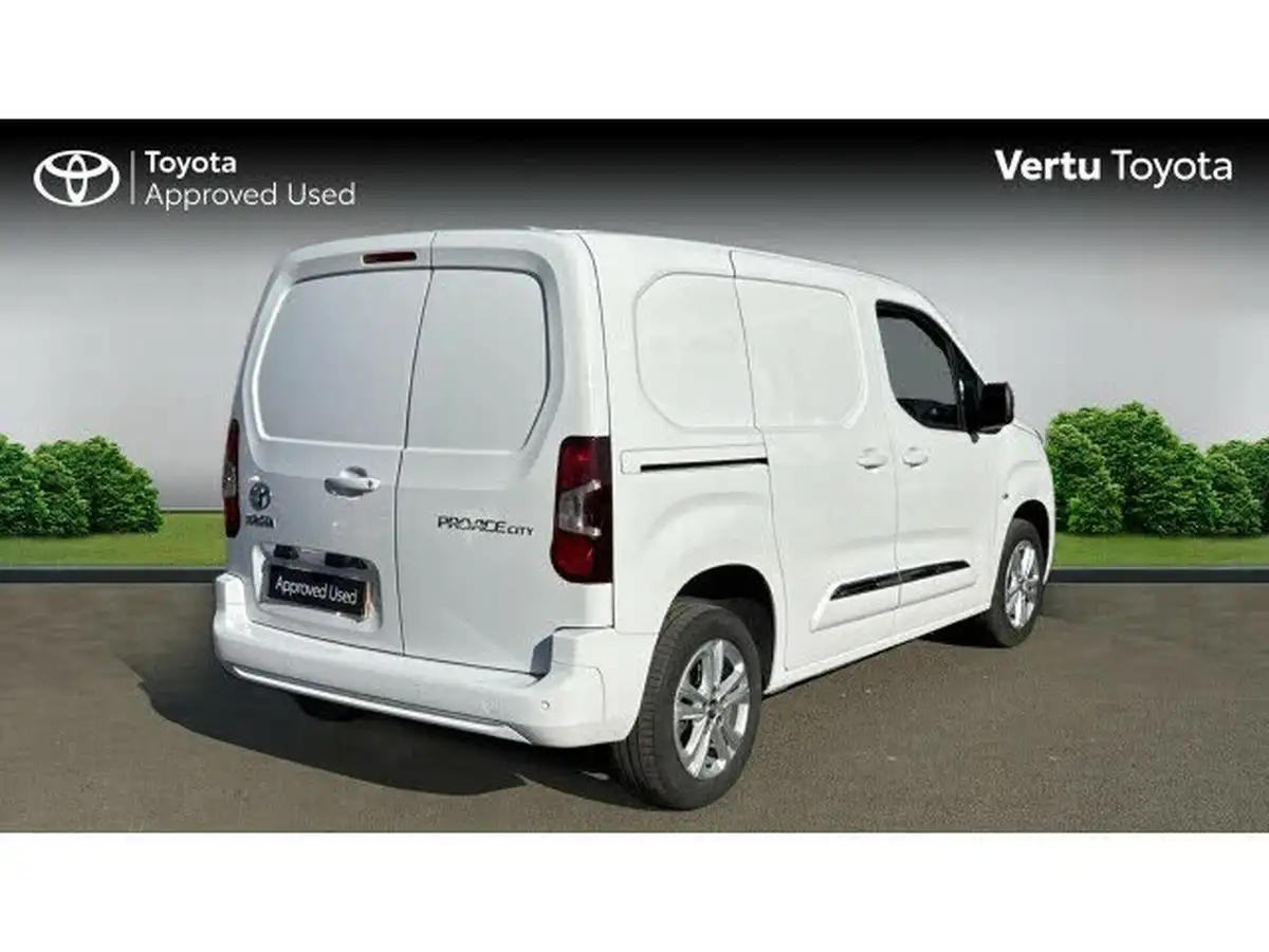2023-toyota-proace-city-15d-design-100hpeu6d-big-1