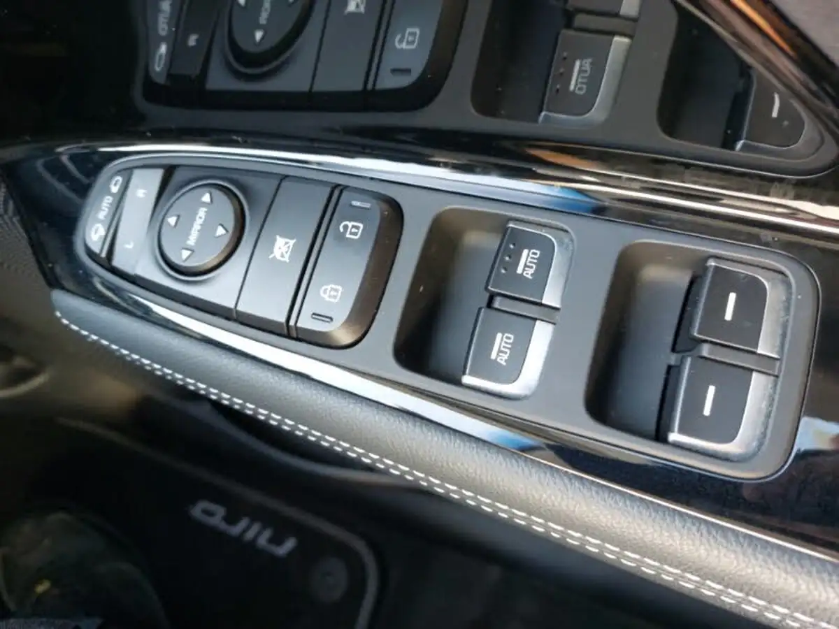 2020-kia-e-niro-ev-4-big-12
