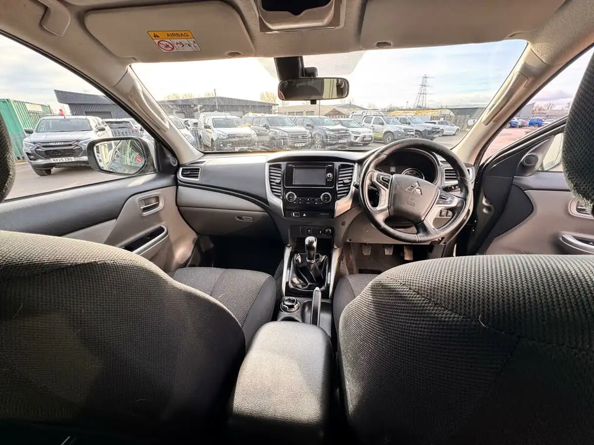 2017-mitsubishi-l200-24di-d-titan-178bhp-eu6-big-12