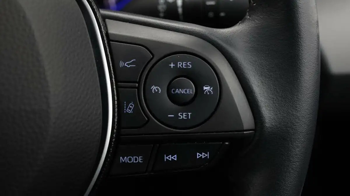 2021-toyota-corolla-18-vvt-i-icon-tech-spare-wheel-hatchback-5d-big-21