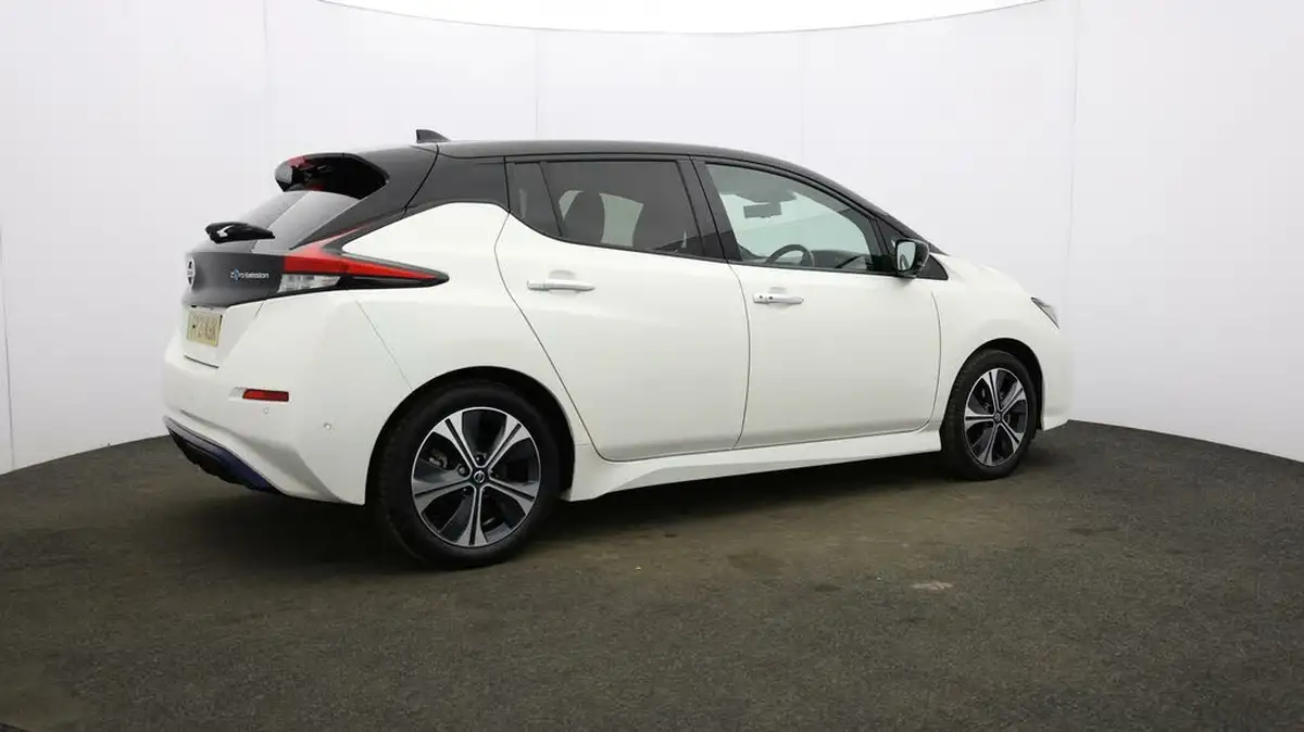 2021-nissan-leaf-e-tekna-big-48