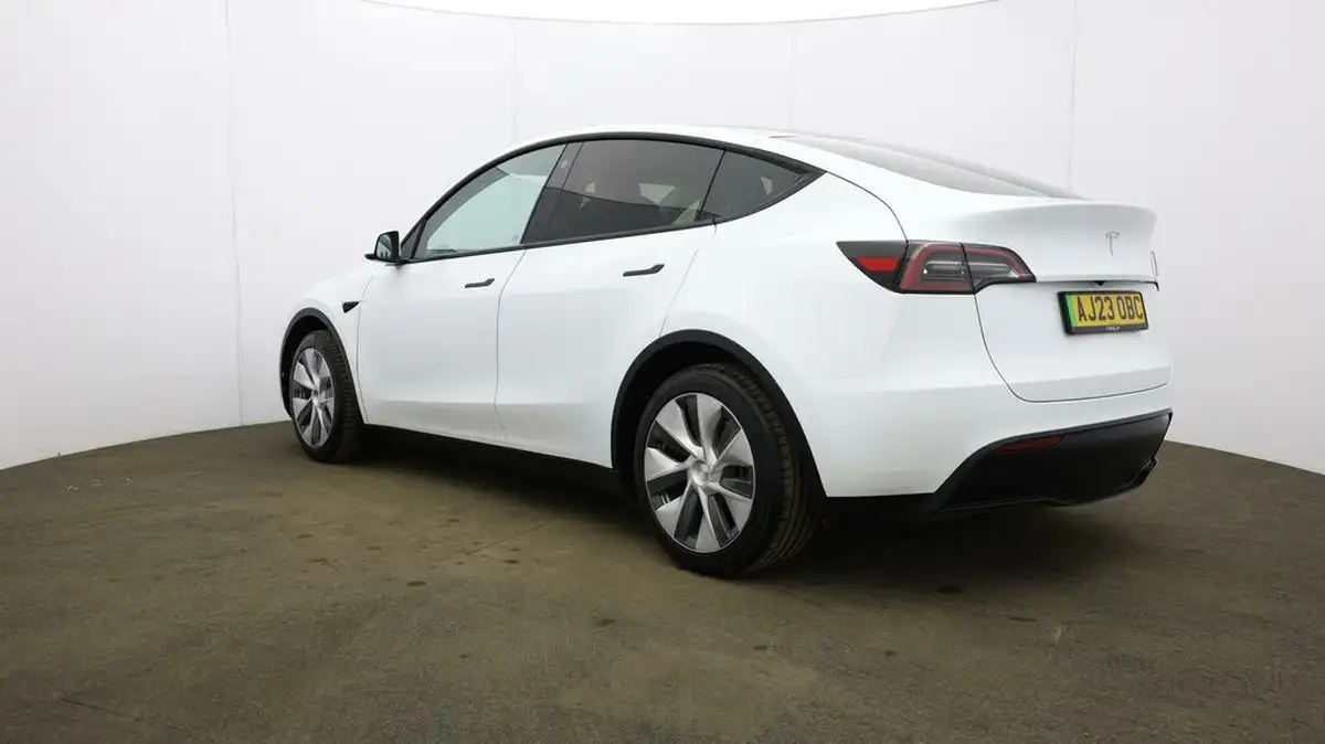 2023-tesla-model-y-e-rwd-big-47