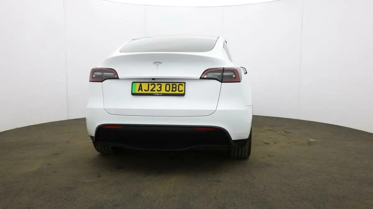 2023-tesla-model-y-e-rwd-big-5