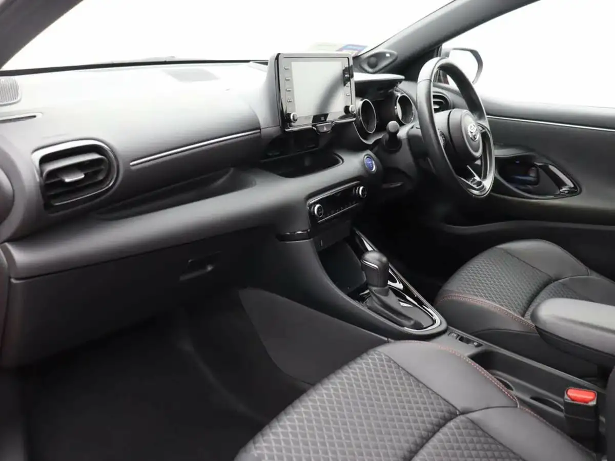 2021-toyota-yaris-15-vvt-i-launch-edition-big-7