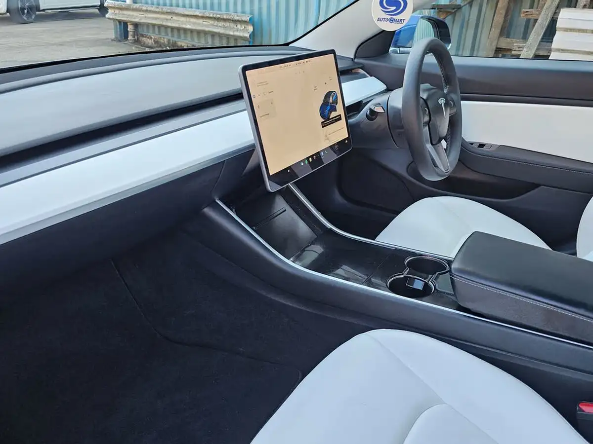 2020-tesla-model-3-e-performance-big-13