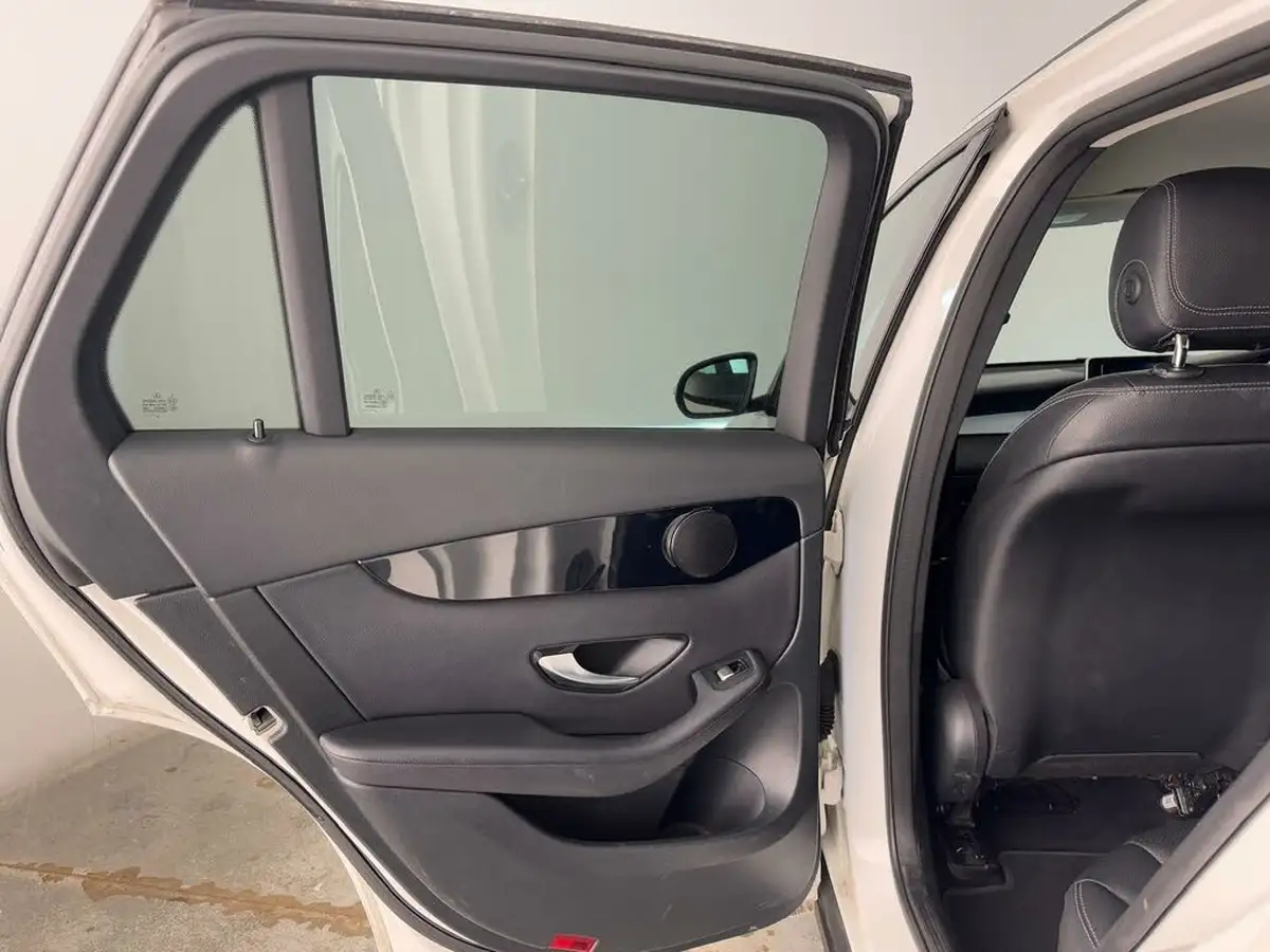 2018-mercedes-benz-glc-class-21d-glc220d-urban-edition-big-15