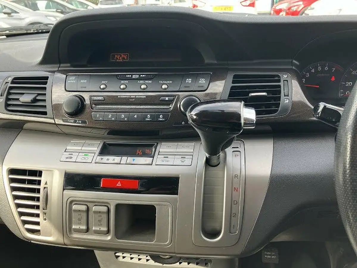 2009-honda-fr-v-18-ex-auto-big-22