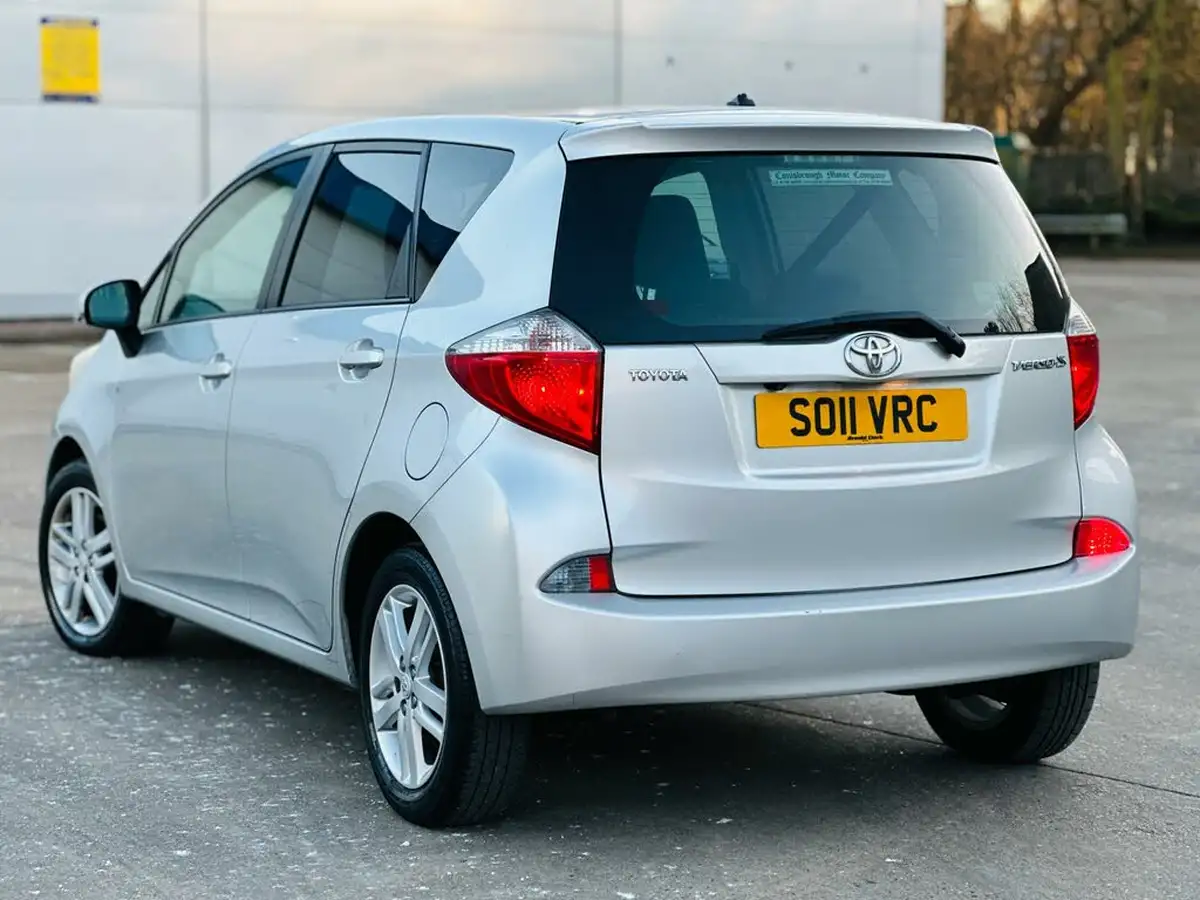2011-toyota-verso-s-133-t-spirit-big-37