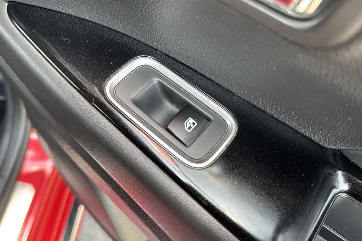 2018-mitsubishi-outlander-20-4h-phev-big-27