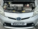2012-toyota-prius-small-23