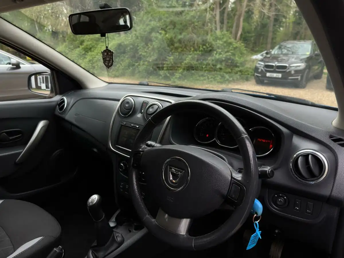 2014-dacia-sandero-stepway-15d-laureate-big-14