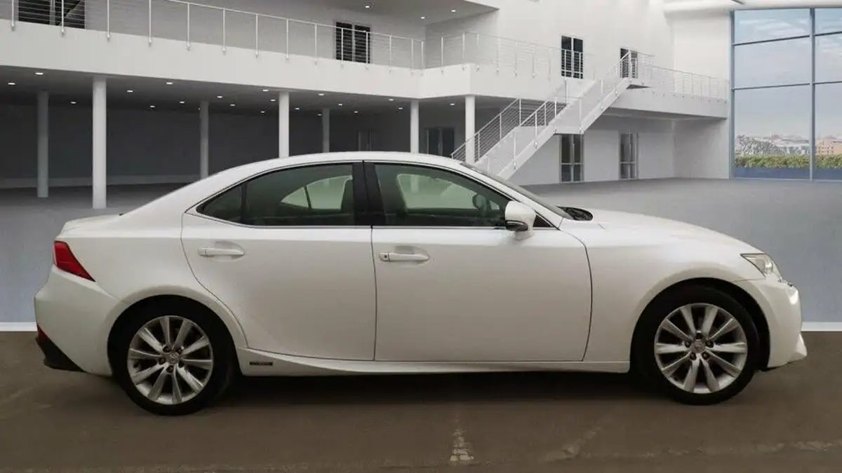 2014-lexus-is-300h-25-luxury-big-6