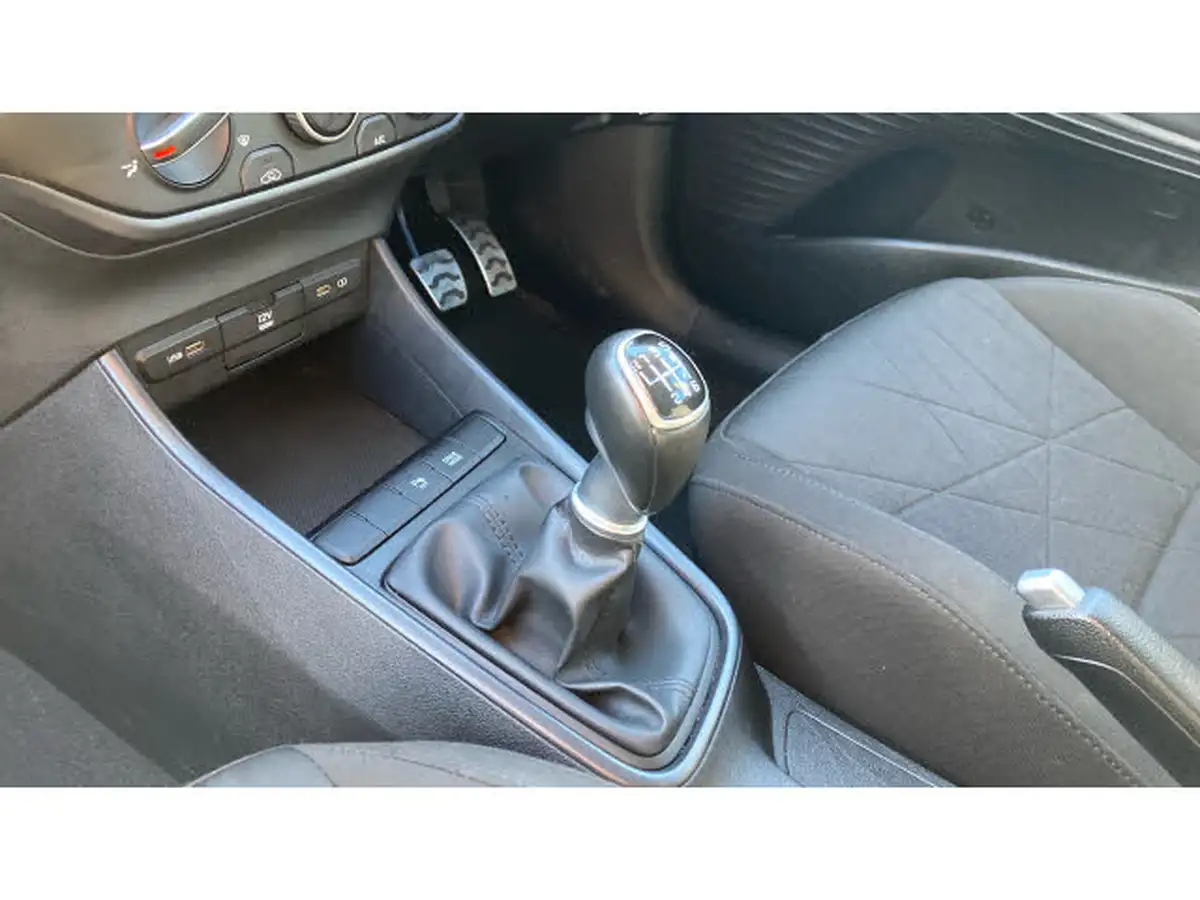 2022-hyundai-bayon-10-t-gdi-se-connect-big-12
