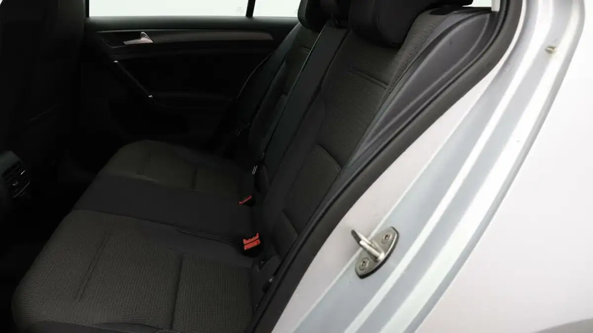 2019-volkswagen-golf-e-e-golf-big-15