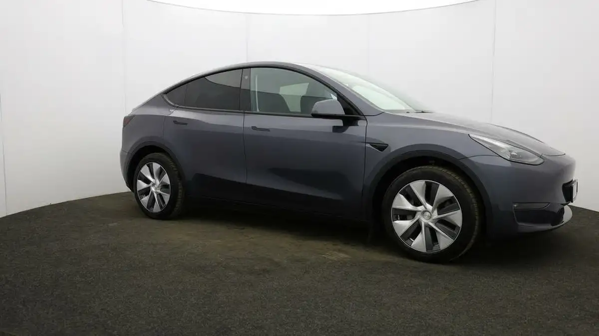 2023-tesla-model-y-e-long-range-big-41
