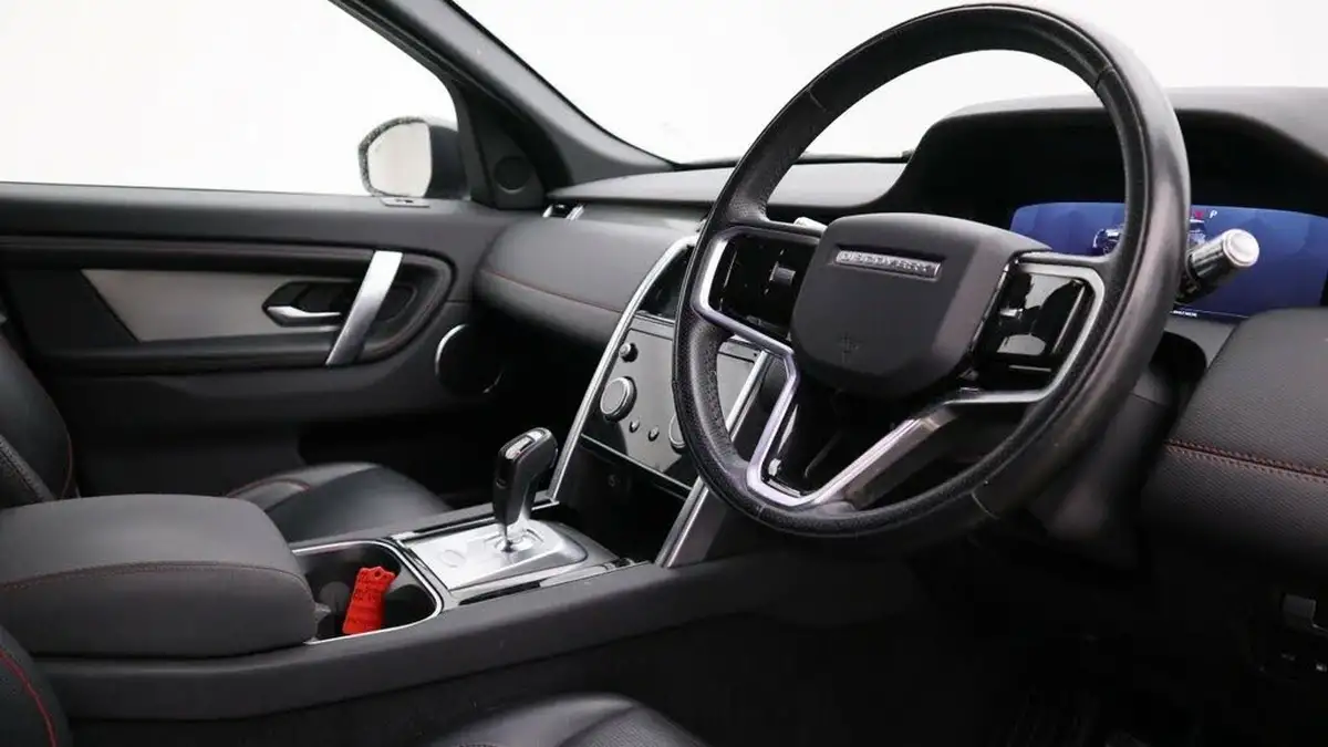 2022-land-rover-discovery-sport-15-p300e-r-dynamic-se-big-4