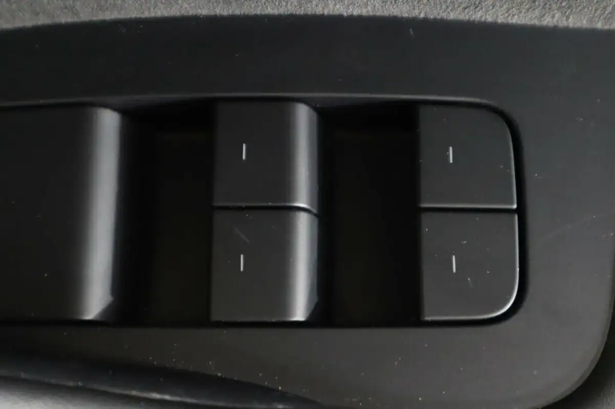 2021-tesla-model-3-e-long-range-4x4-big-16