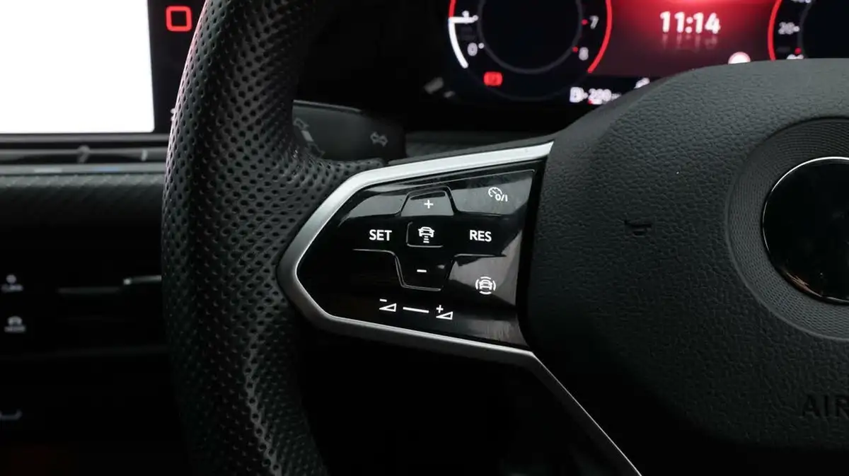 2022-volkswagen-golf-15-tsi-r-line-150ps-hatchback-big-24