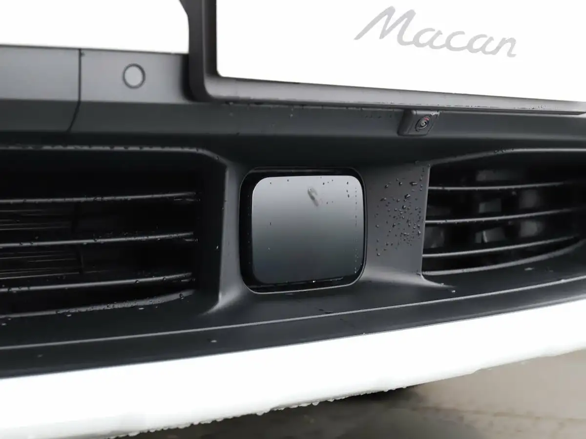 2025-porsche-macan-e-electric-big-39