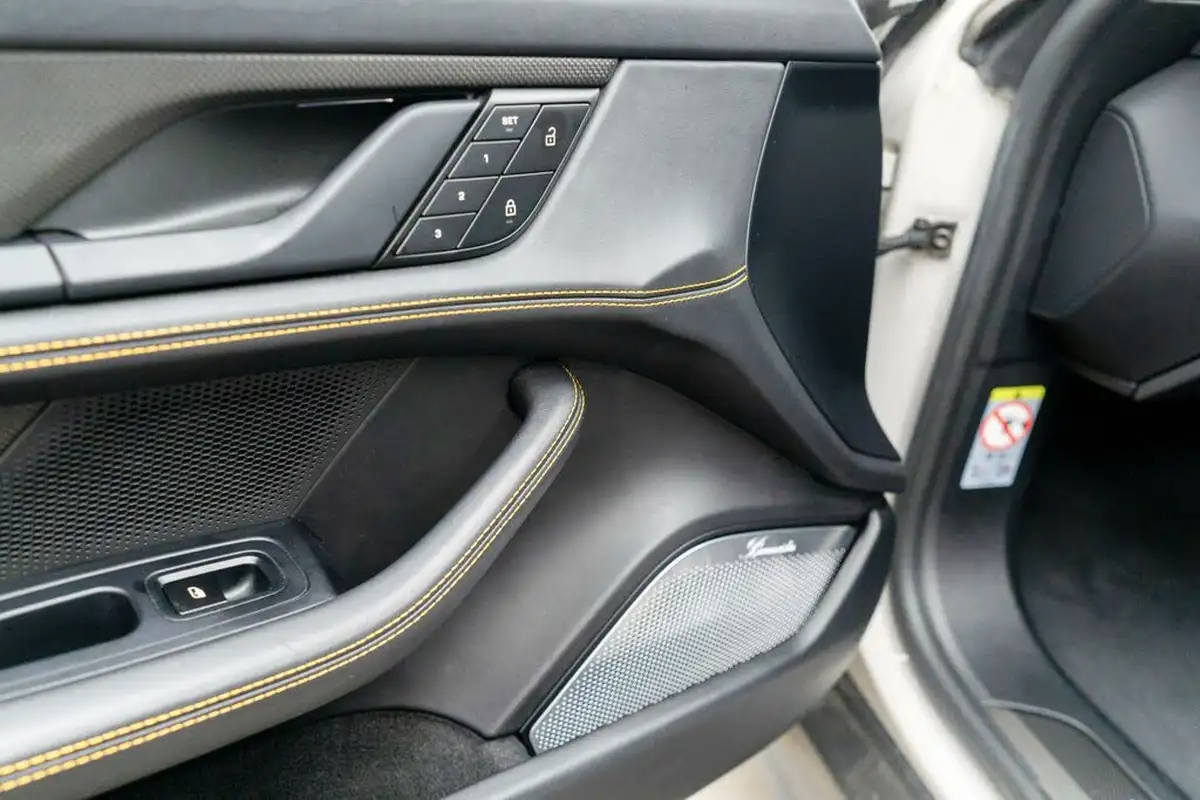2021-porsche-taycan-e-turbo-s-cross-turismo-awd-big-42