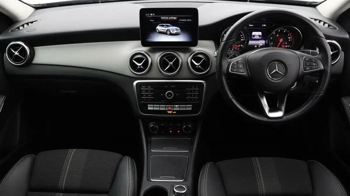 2019-mercedes-benz-gla-class-16-gla-180-urban-edition-7g-dct-big-12