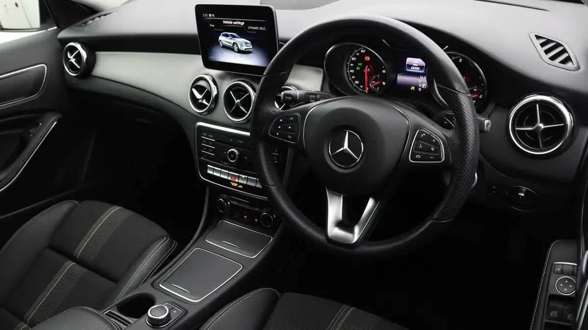 2019-mercedes-benz-gla-class-16-gla-180-urban-edition-7g-dct-big-8
