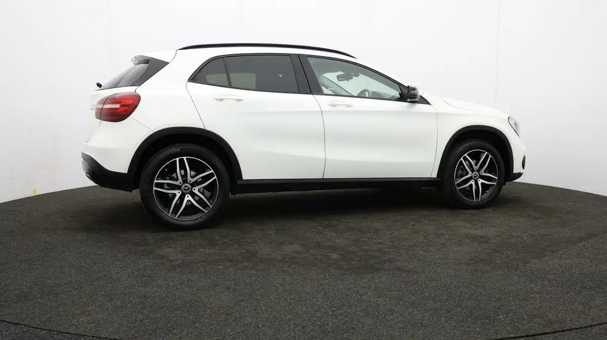 2019-mercedes-benz-gla-class-16-gla-180-urban-edition-7g-dct-big-29
