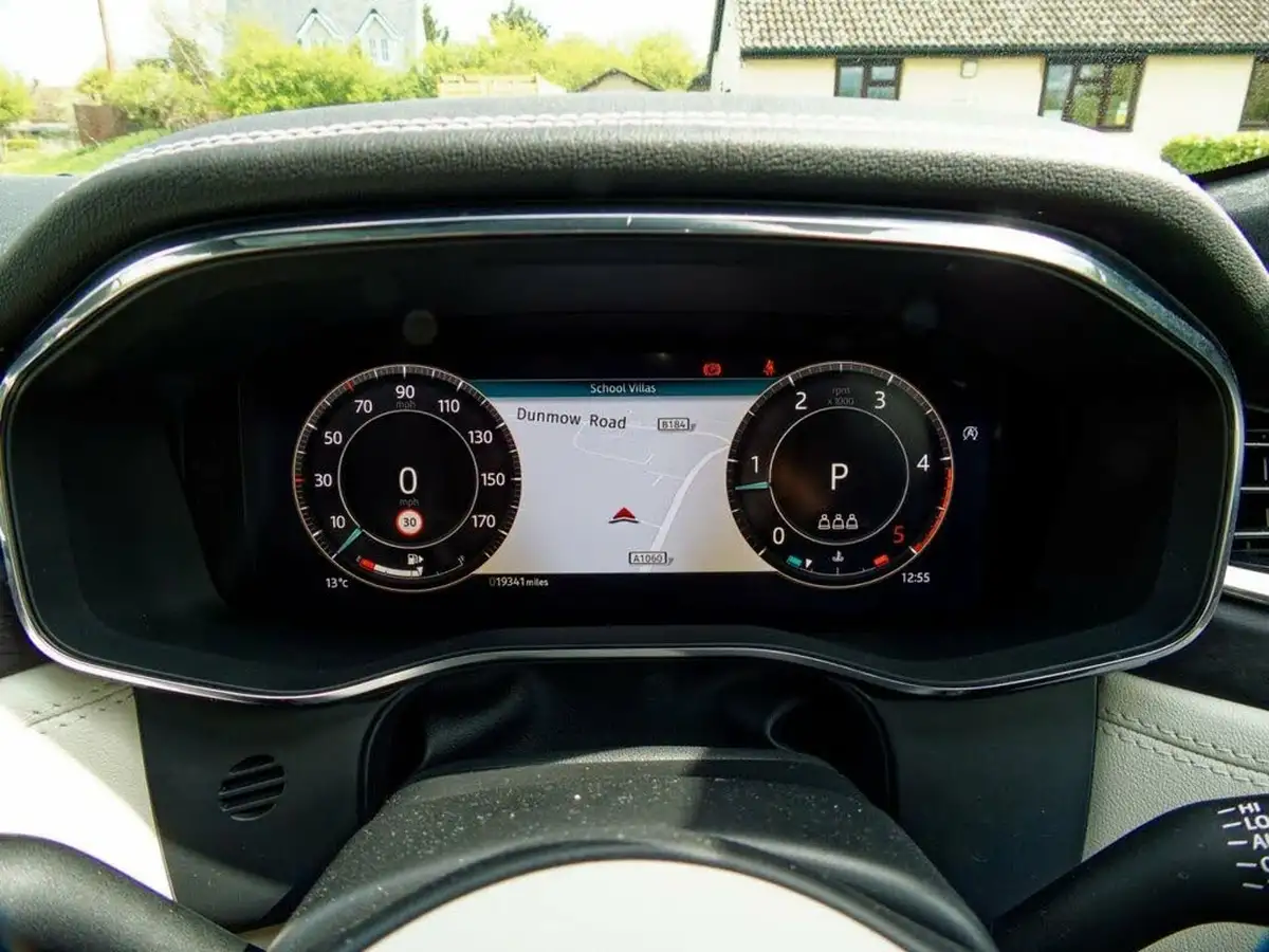2024-jaguar-f-pace-20-d200-r-dynamic-hse-black-big-37