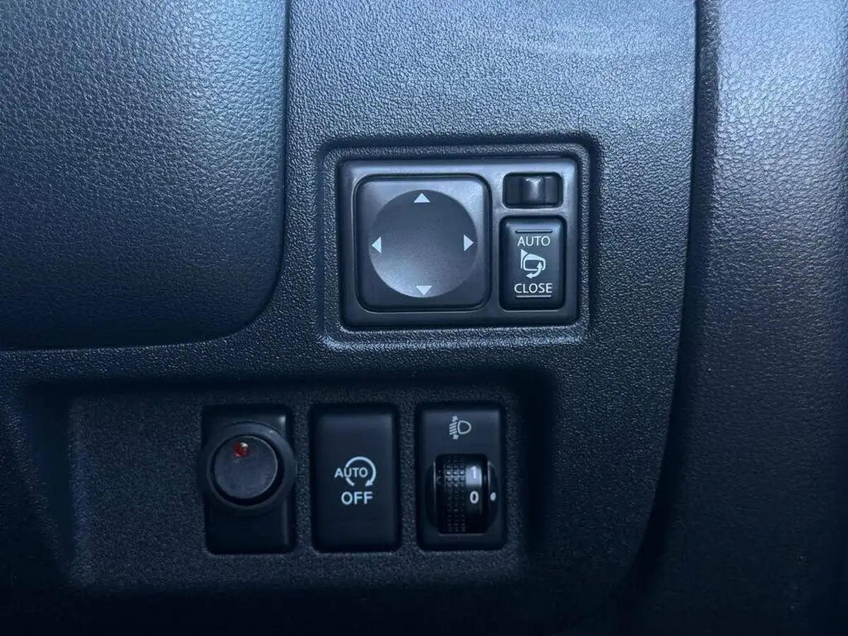 2012-nissan-micra-big-25