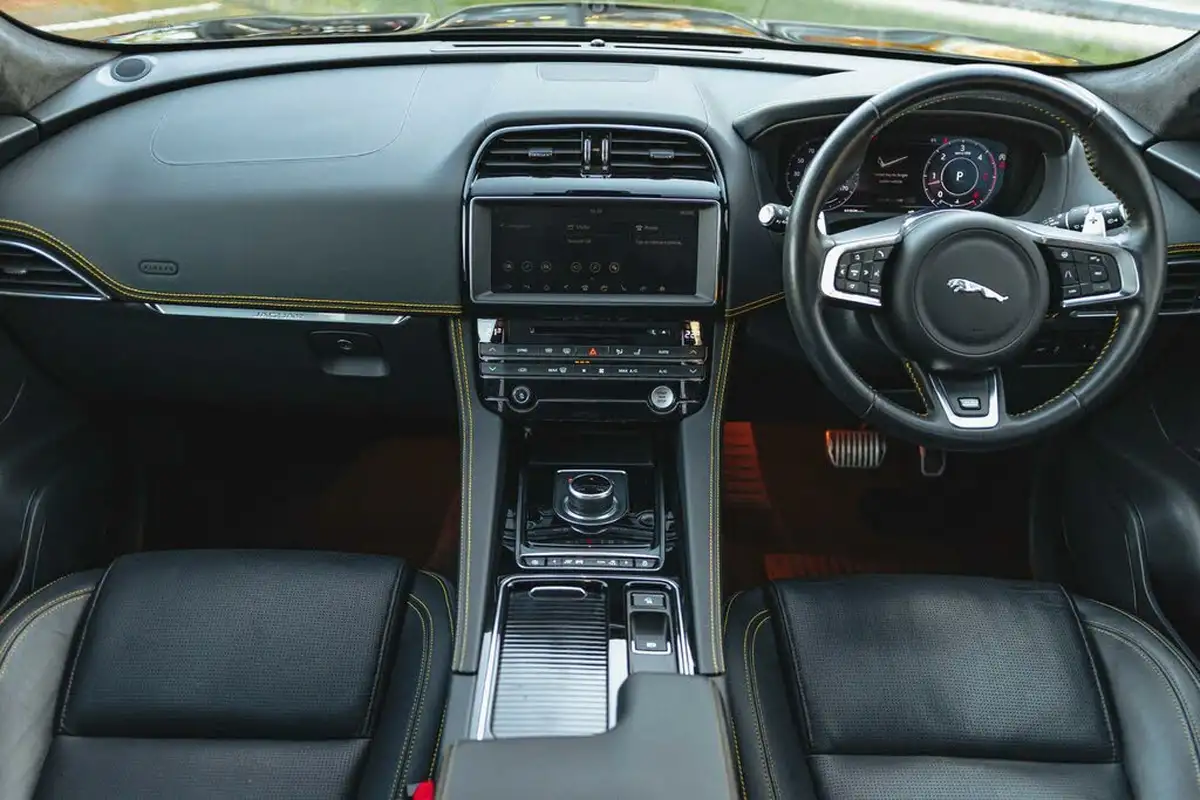 2020-jaguar-f-pace-30td-300-sport-big-41