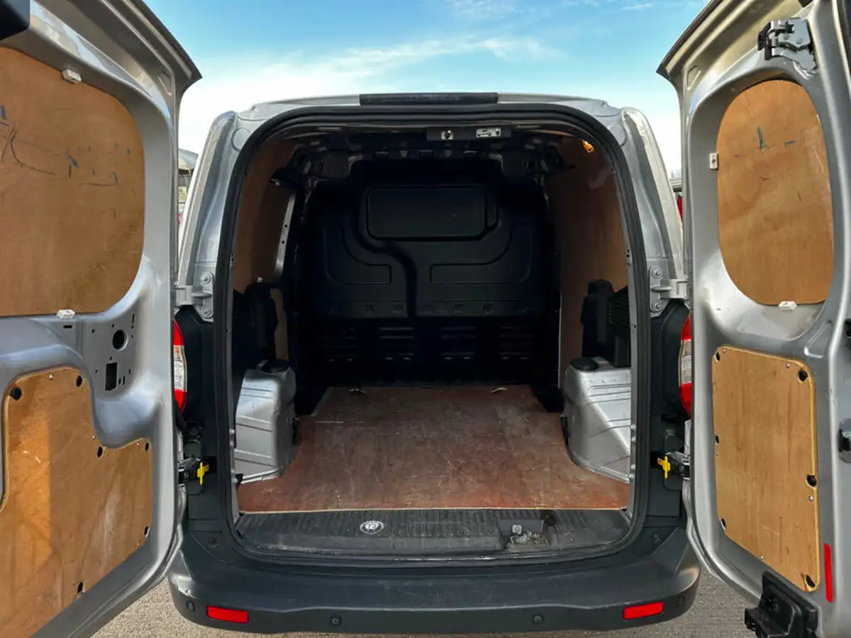 2017-ford-transit-courier-10-ecoboost-panel-big-6