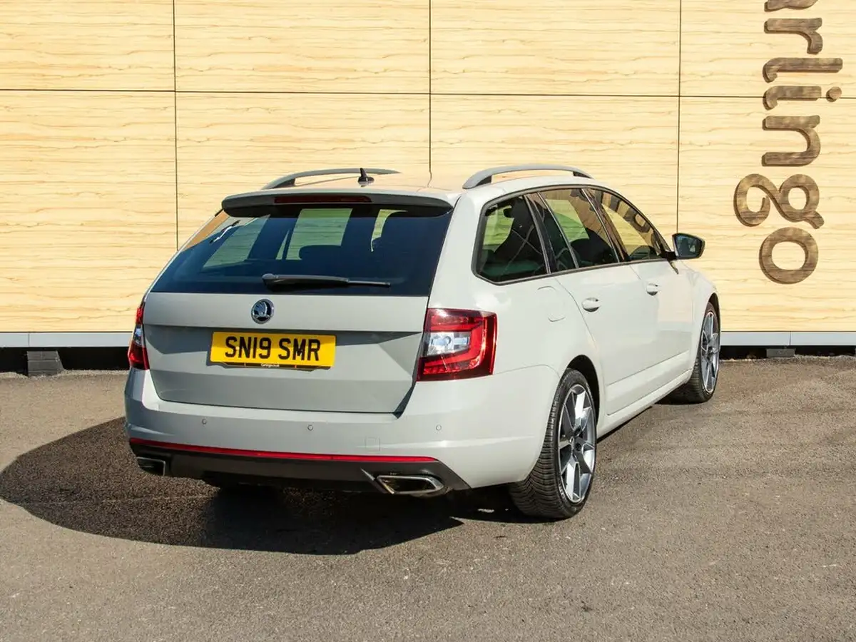 2019-skoda-octavia-20-tsi-vrs-estate-big-1