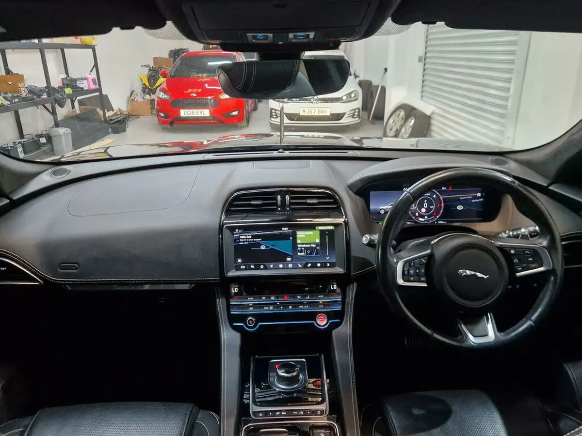 2019-jaguar-f-pace-20-i4d-chequered-flag-180ps-big-5