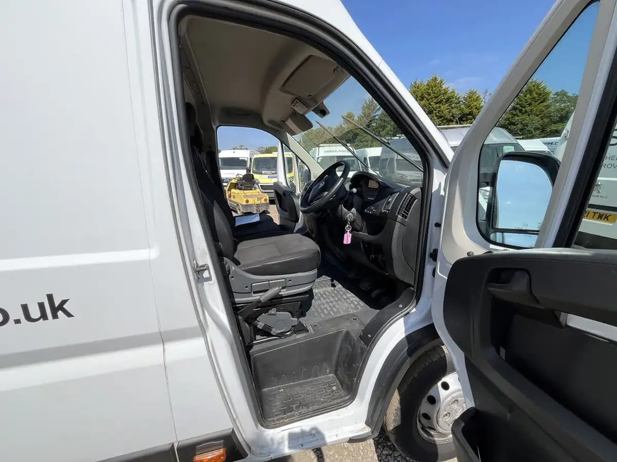 2021-citroen-relay-22bluehdi-35-l4h3-heavy-enterprise-140eu6dtss-big-2