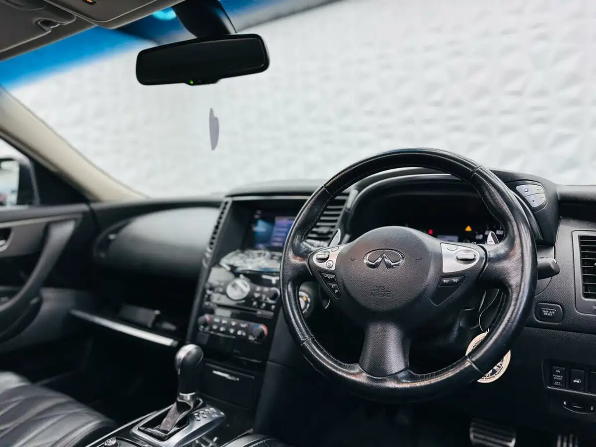 2014-infiniti-qx70-30td-gt-big-13