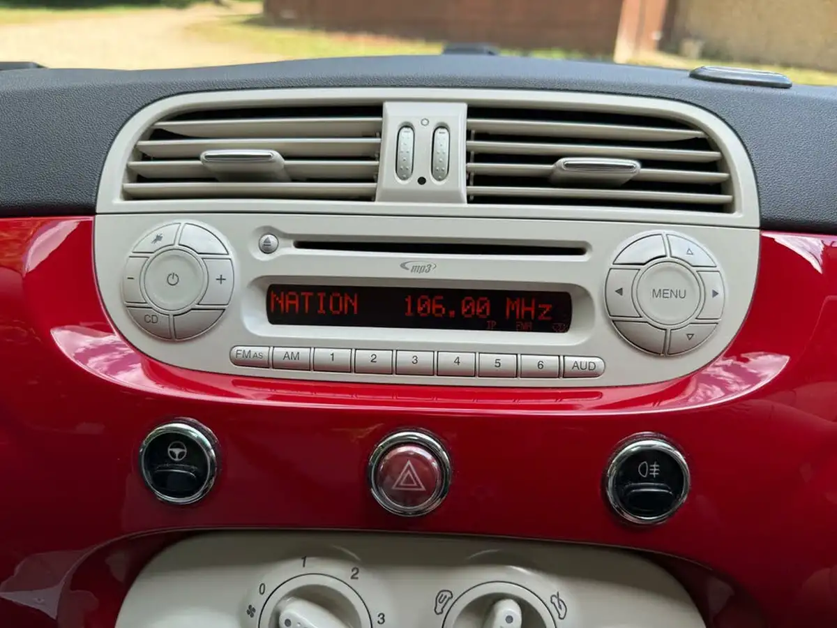 2015-fiat-500-12-lounge-ss-big-39