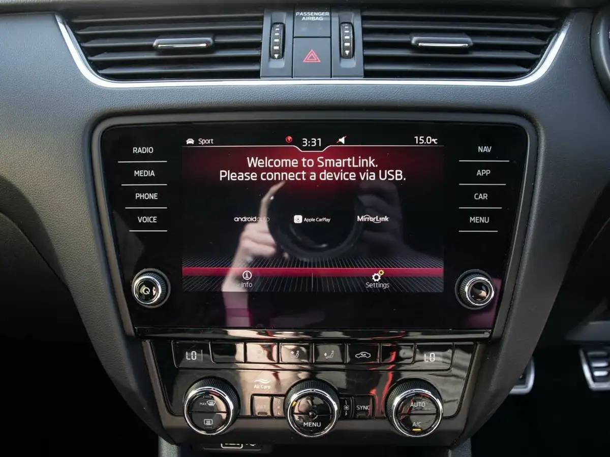2019-skoda-octavia-20-tsi-vrs-estate-big-25