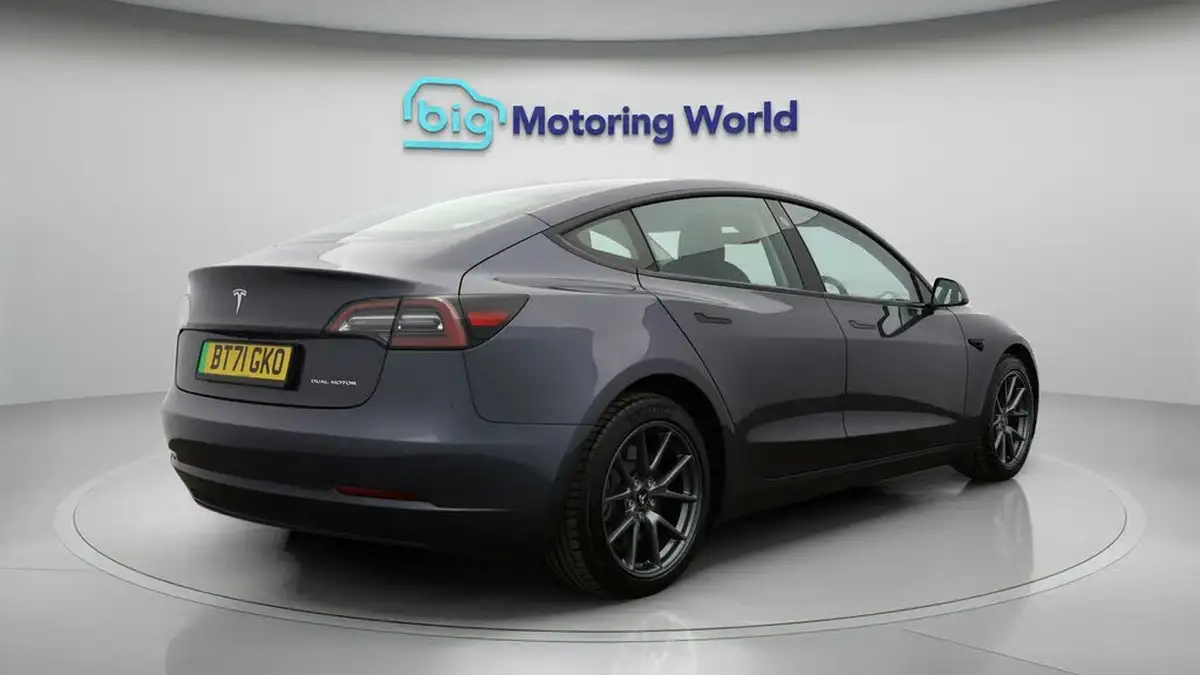 2021-tesla-model-3-e-long-range-awd-big-6