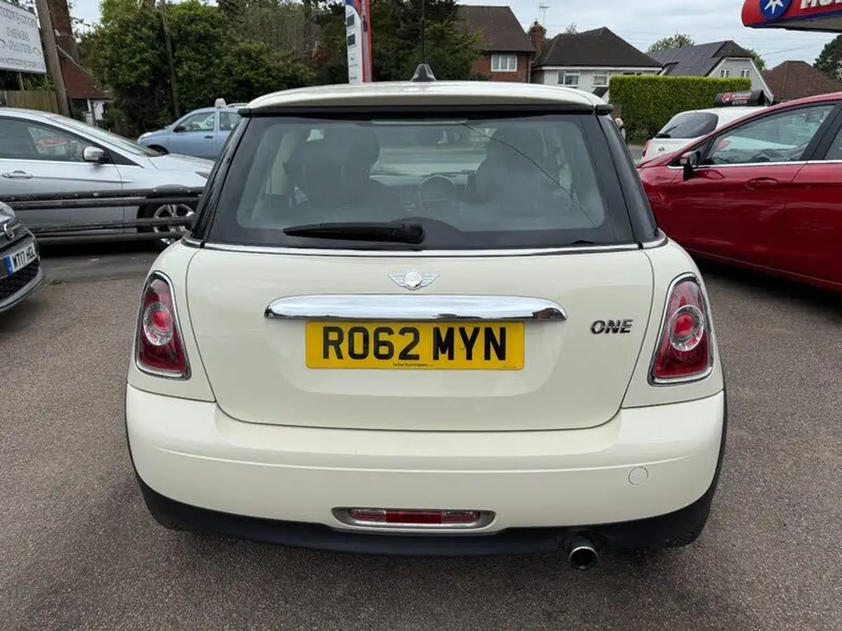 2012-mini-cooper-16-one-98bhp-sport-chili-hatchback-3d-big-4