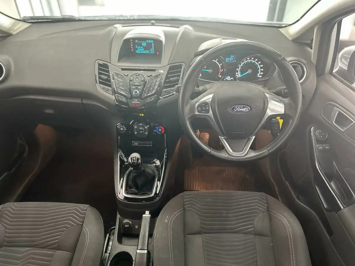 2015-ford-fiesta-10-zetec-100ps-e6-ecoboost-ss-5d-big-1