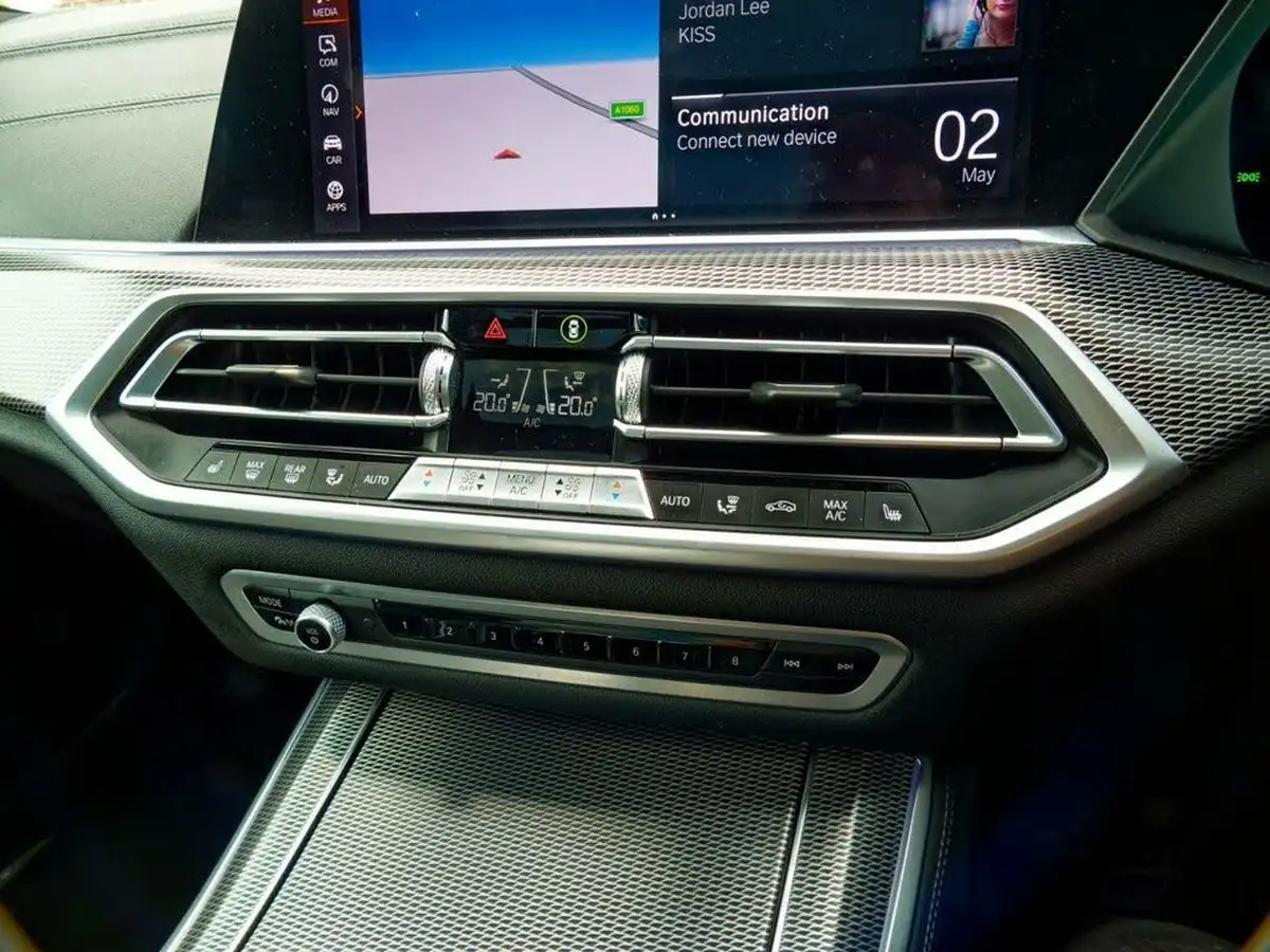2020-bmw-x5-30td-m50d-big-42
